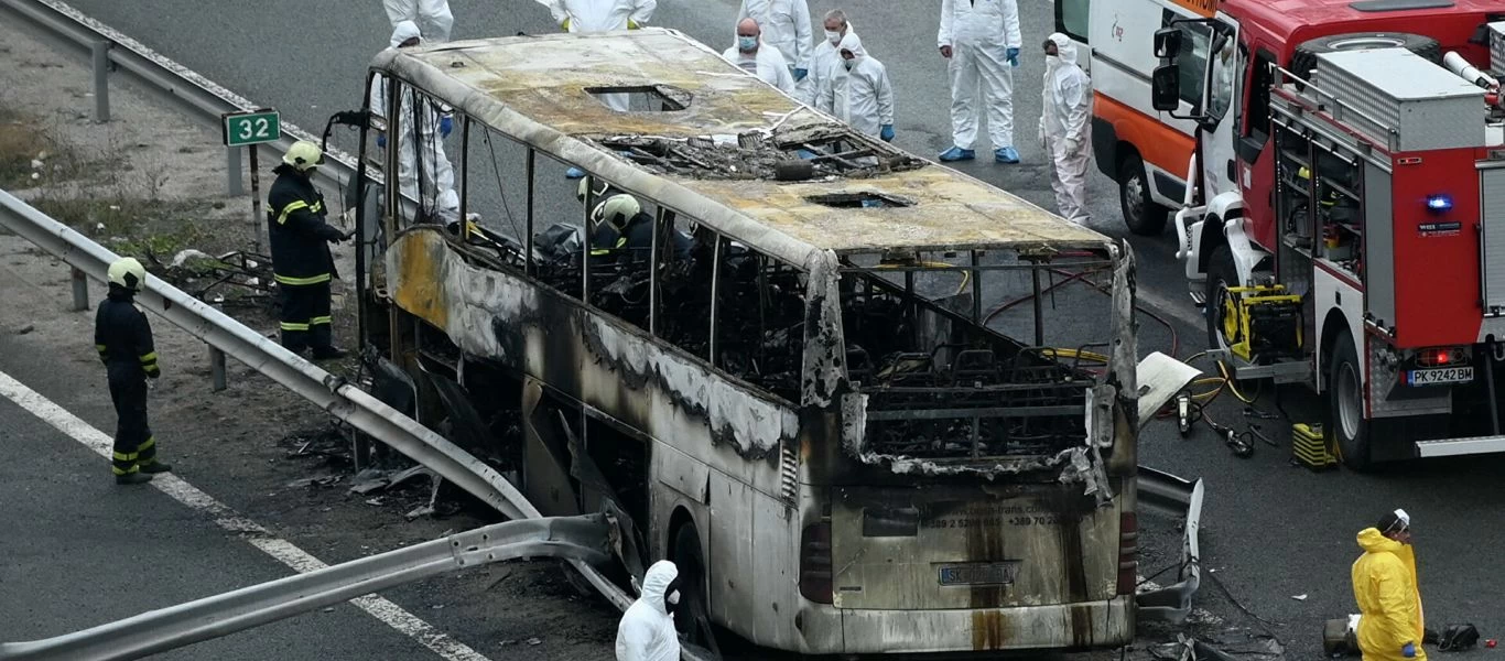 Δυστύχημα με λεωφορείο στη Βουλγαρία: Οφείλεται σε ανθρώπινο λάθος - Δεν σημειώθηκε έκρηξη (φώτο)